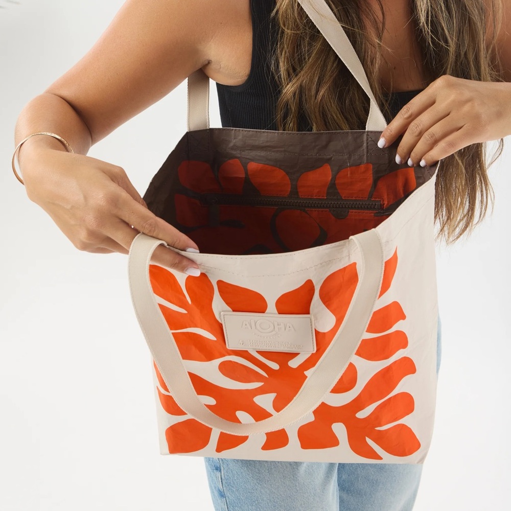 NWT Aloha Collection Reversible tote Appliqué in zest on sandstone